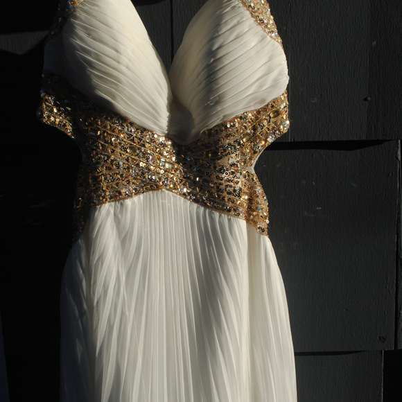 White and Gold Prom Dress still in plastic - Picture 5 of 7